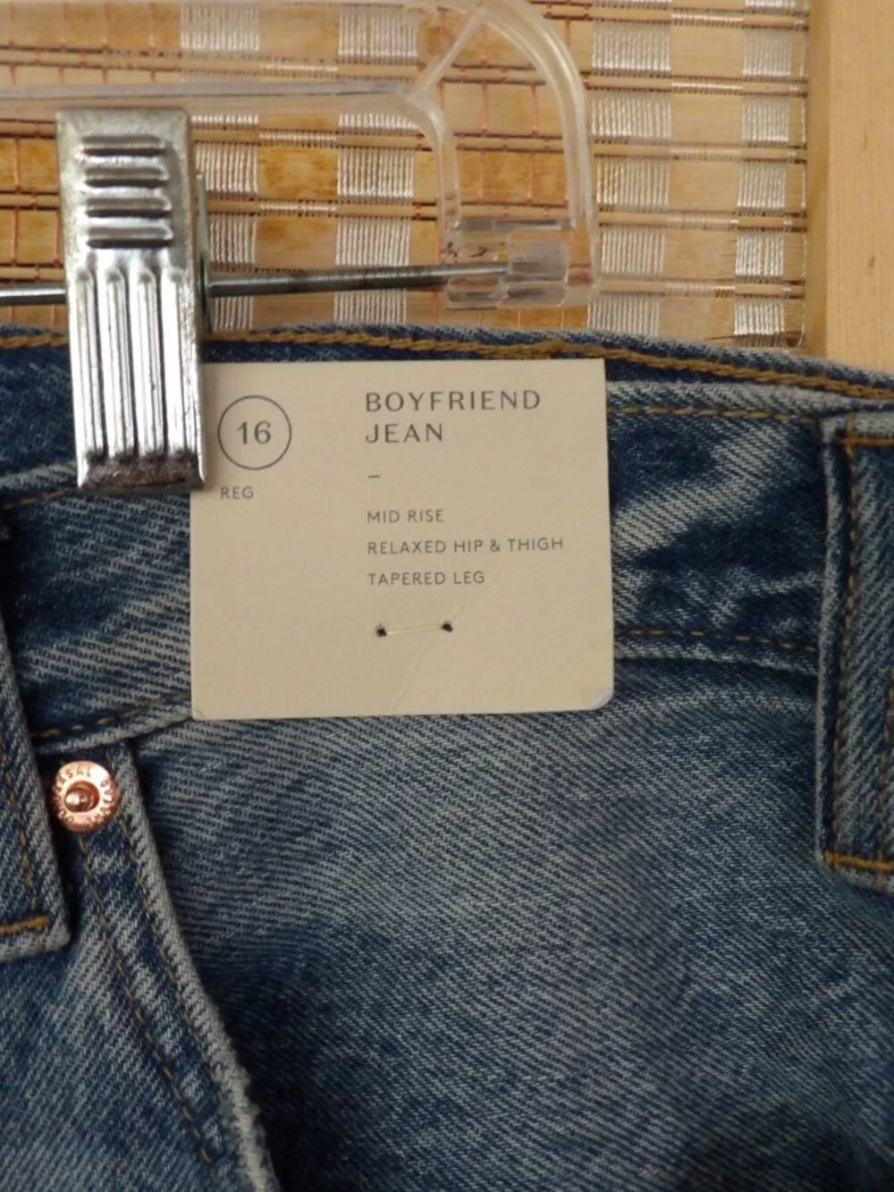 NWT Women's Universal Thread Size 16 Mid-Rise Boyfriend Tapered Leg Denim Jeans